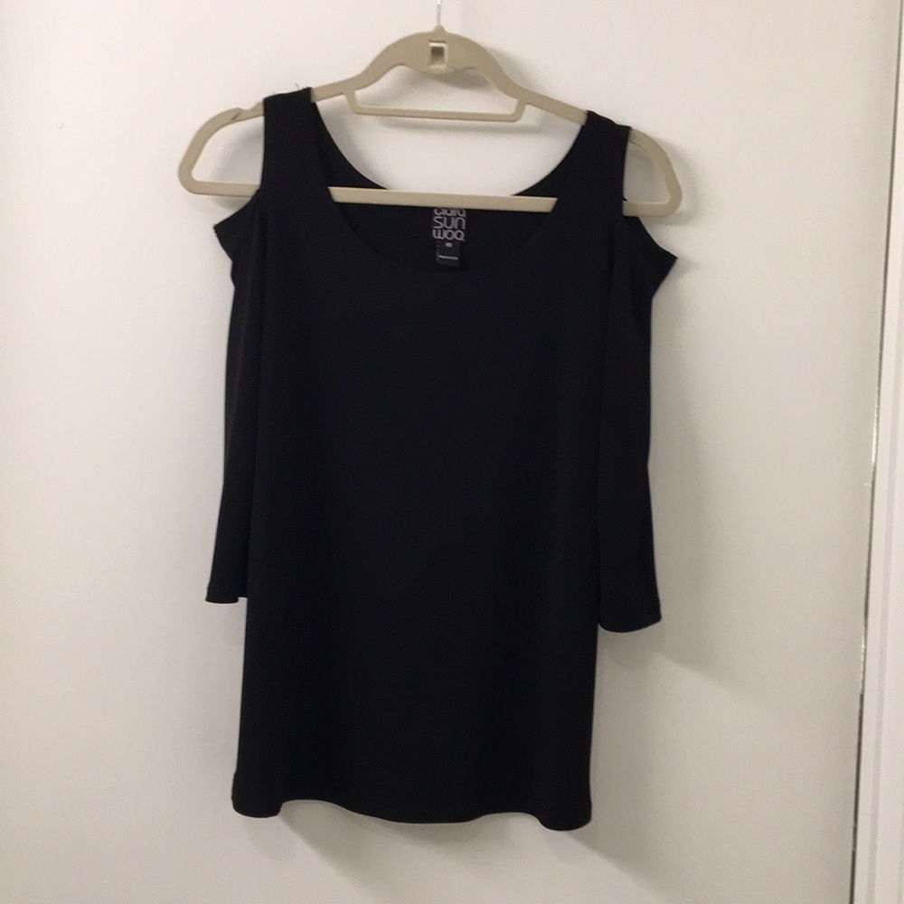 Shoulderless long sleeve black shirt